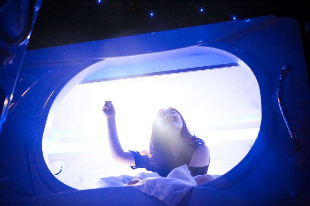 Met A Space Pod @ Boat Quay Singapore Exterior photo
