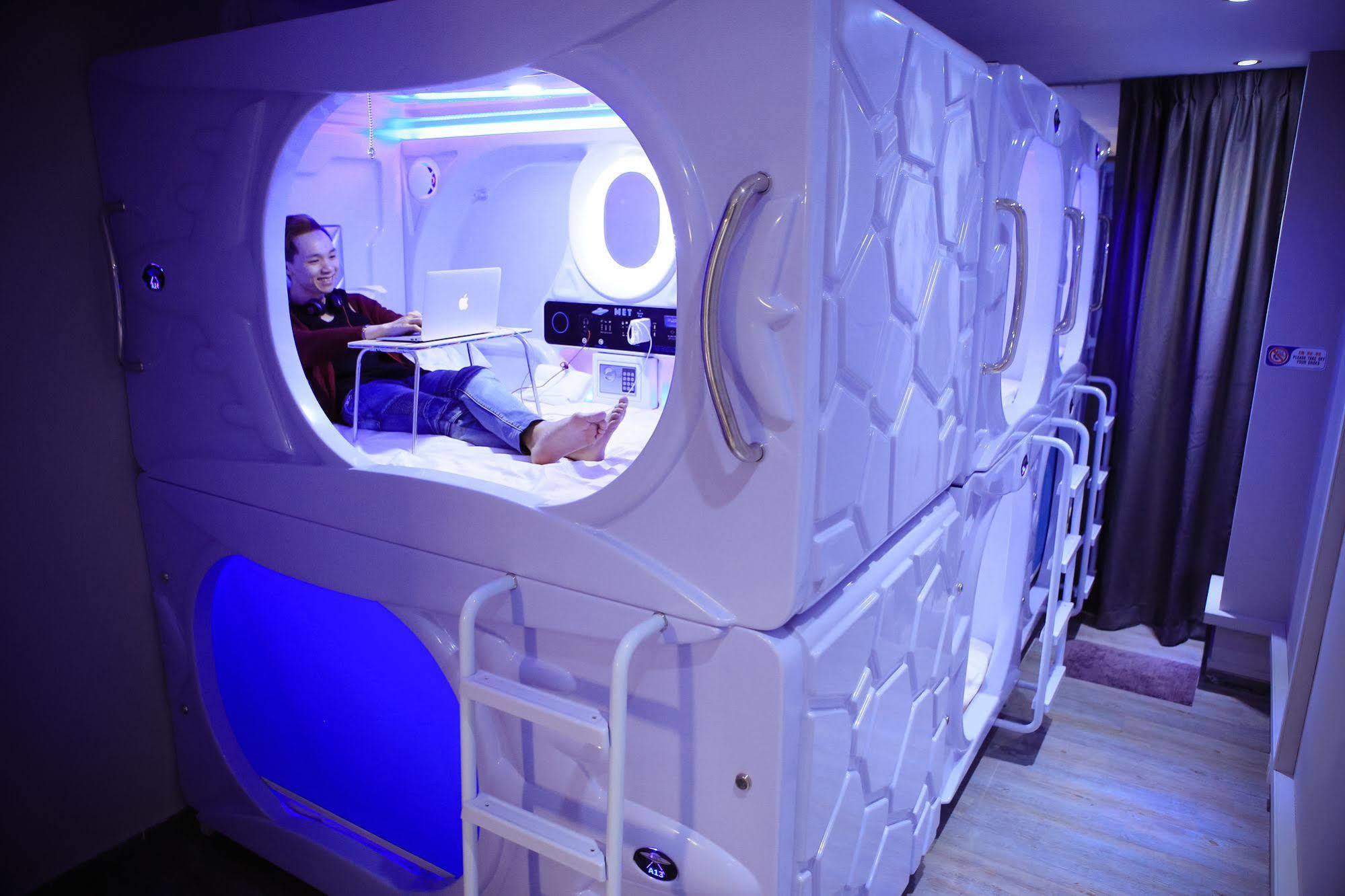 Met A Space Pod @ Boat Quay Singapore Exterior photo