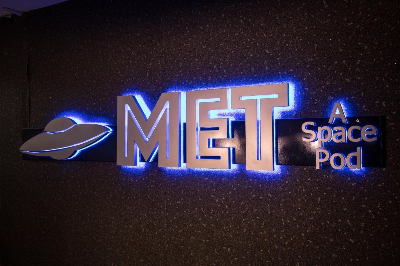 Met A Space Pod @ Boat Quay Singapore Exterior photo