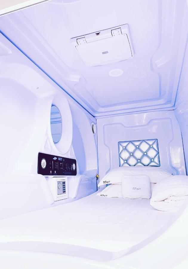 Met A Space Pod @ Boat Quay Singapore Exterior photo