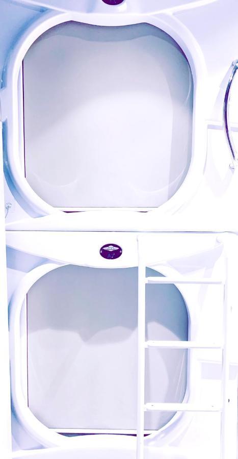 Met A Space Pod @ Boat Quay Singapore Exterior photo