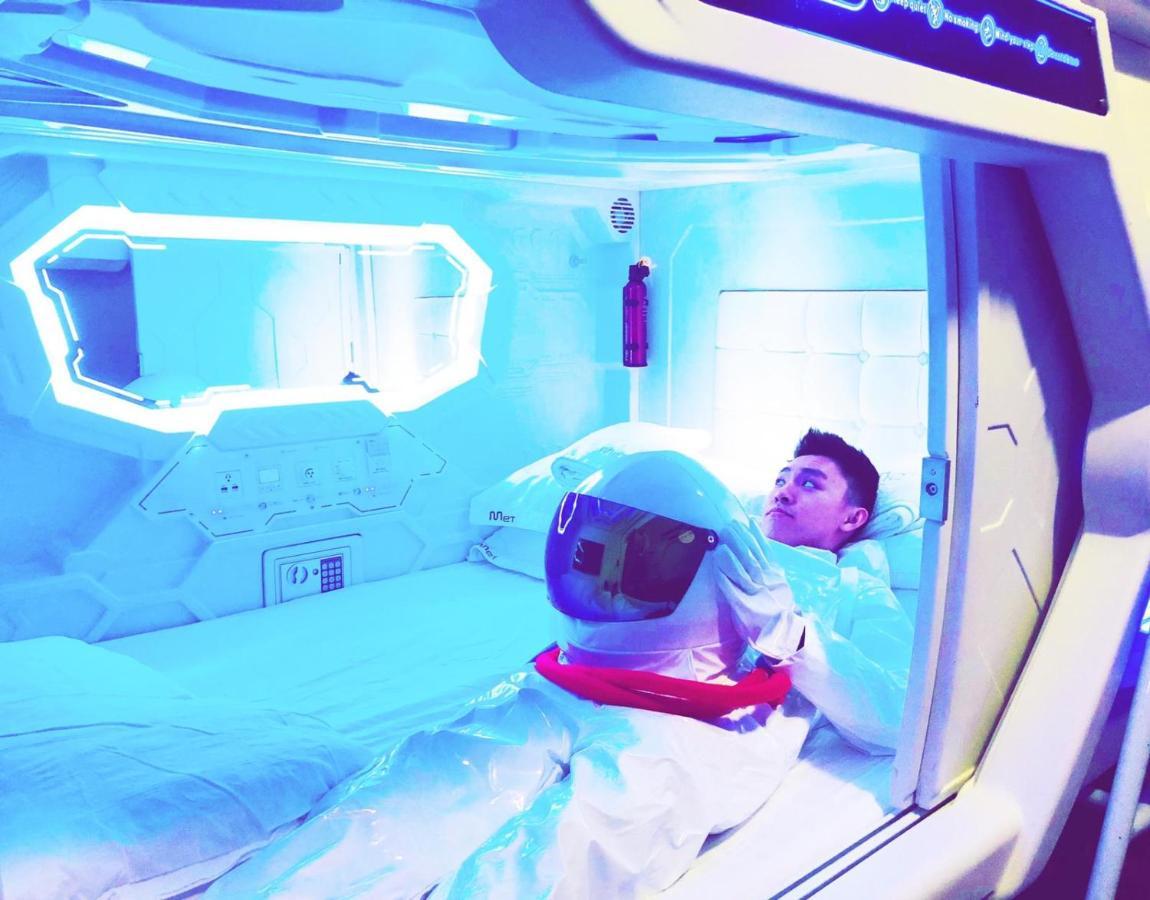 Met A Space Pod @ Boat Quay Singapore Exterior photo